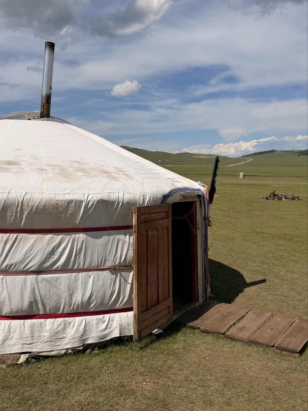 Myagmarsuren khuushuur camp: Our camp is positioned right off the main road. You get direct 2WD access without sacrificing the quiet isolation of the steppe. (Exterior, Guest Ger, Landscape)