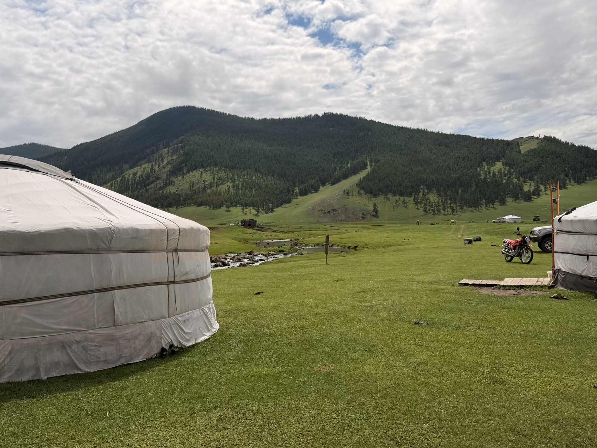Sukhbat Orkhon Waterfall camp: The camp is clean and has room to run for children.
